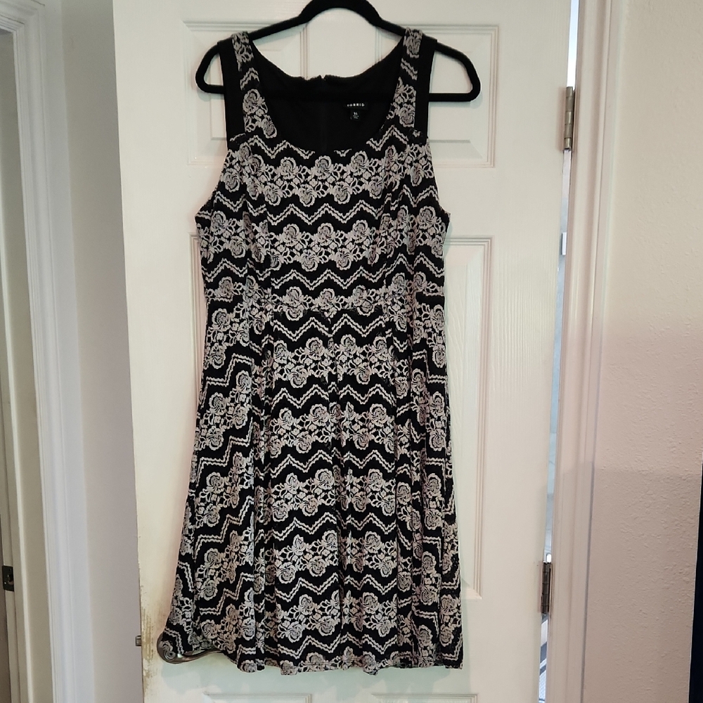 Torrid Sz 14 Preowned Black And White Lace Skater Brunch Summer Cocktail Dress